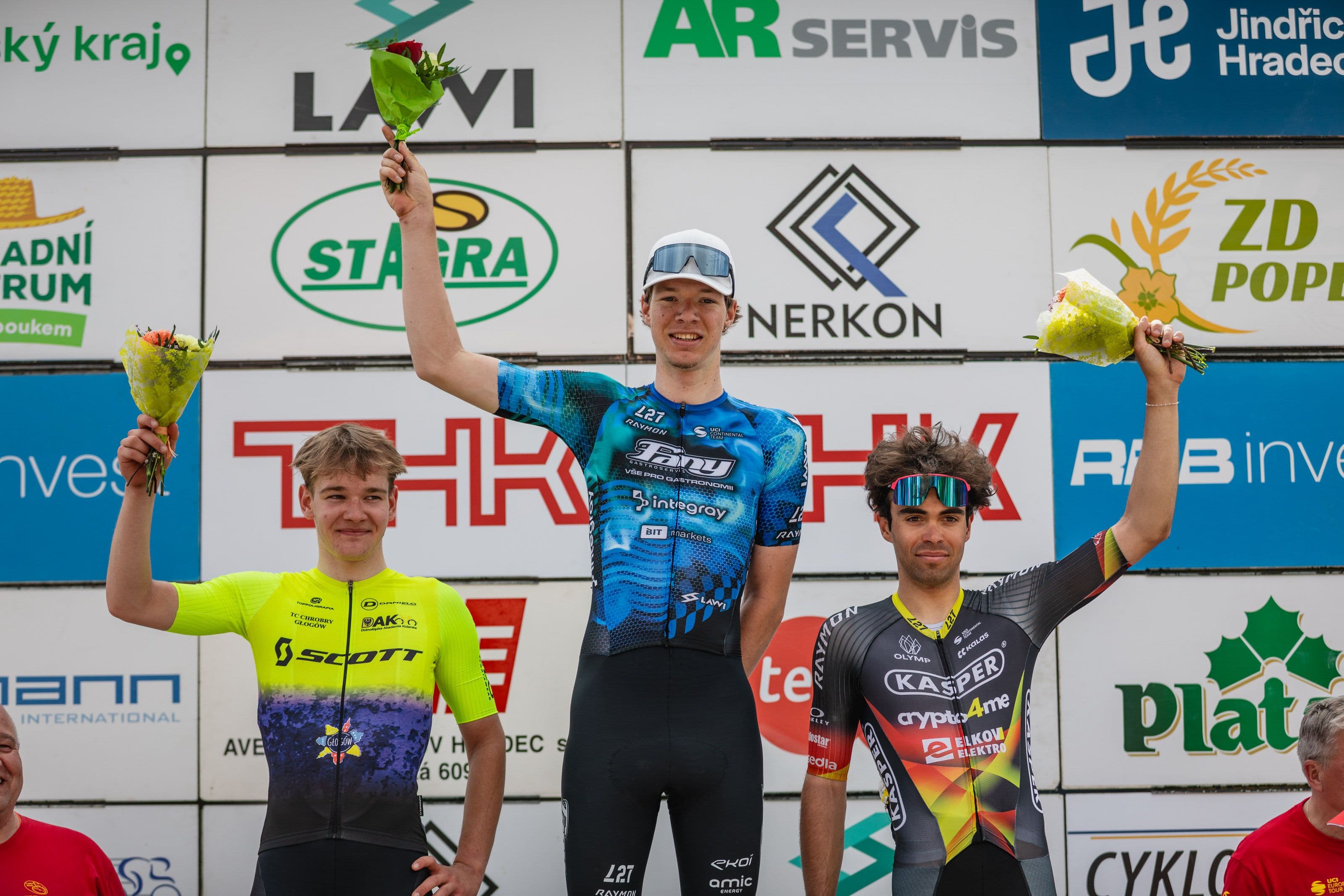 Maxmilian Kerl na stupních vítězů 2. etapy RBB Tour 2026